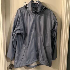 Helly Hansen Rain Jacket in blue- size large